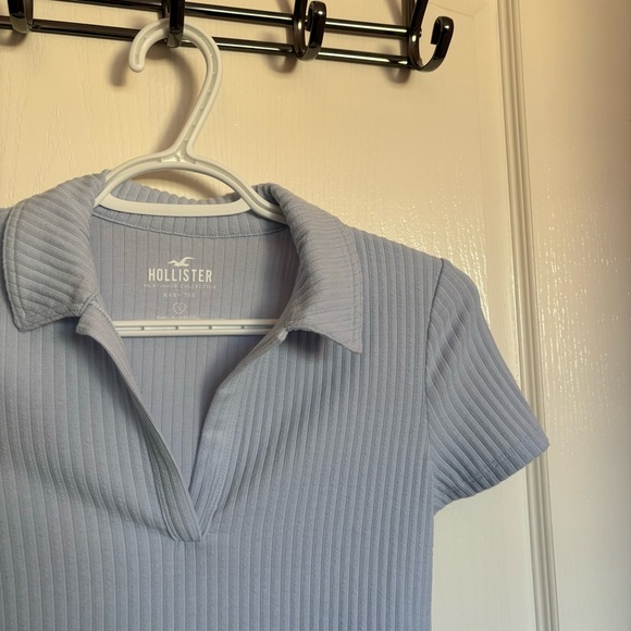 Hollister Cropped Polo T-Shirt - Picture 3 of 3